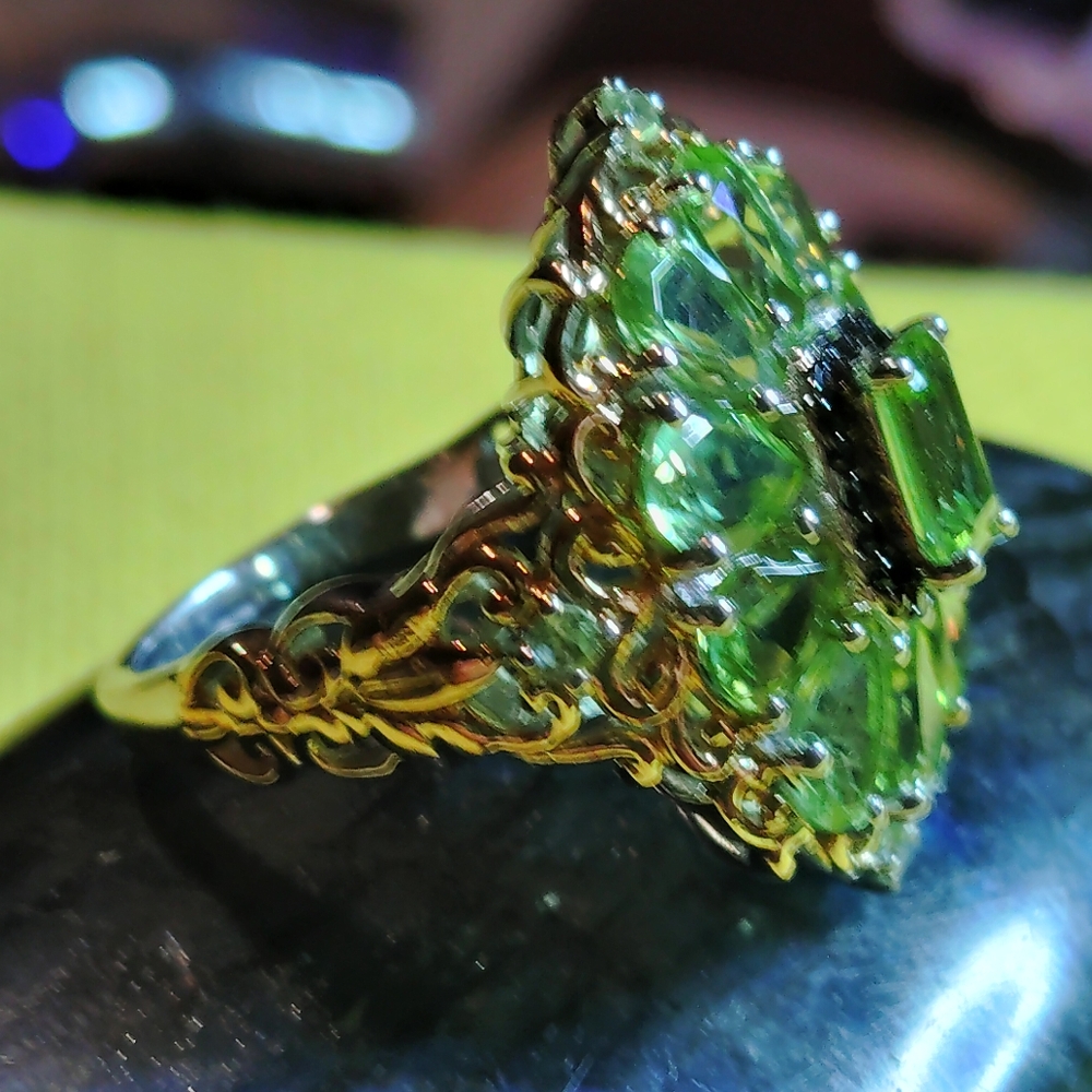 PERIDOT/TAHITIAN BLACK SPINEL, 🔥18K GOLD & STERLING SHANK RING. SIZE-6